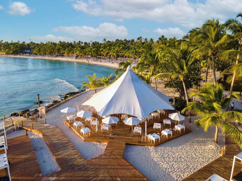 Viva Dominicus Palace by Wyndham, A Trademark Resort — Restaurant & bars in Bayahibe, La Altagracia