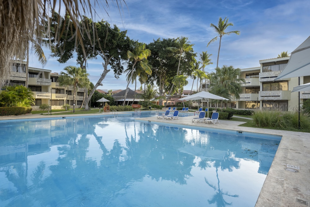 Viva Dominicus Beach by Wyndham, A Trademark All Inclusive — Swimming pool in Bayahibe, La Altagracia