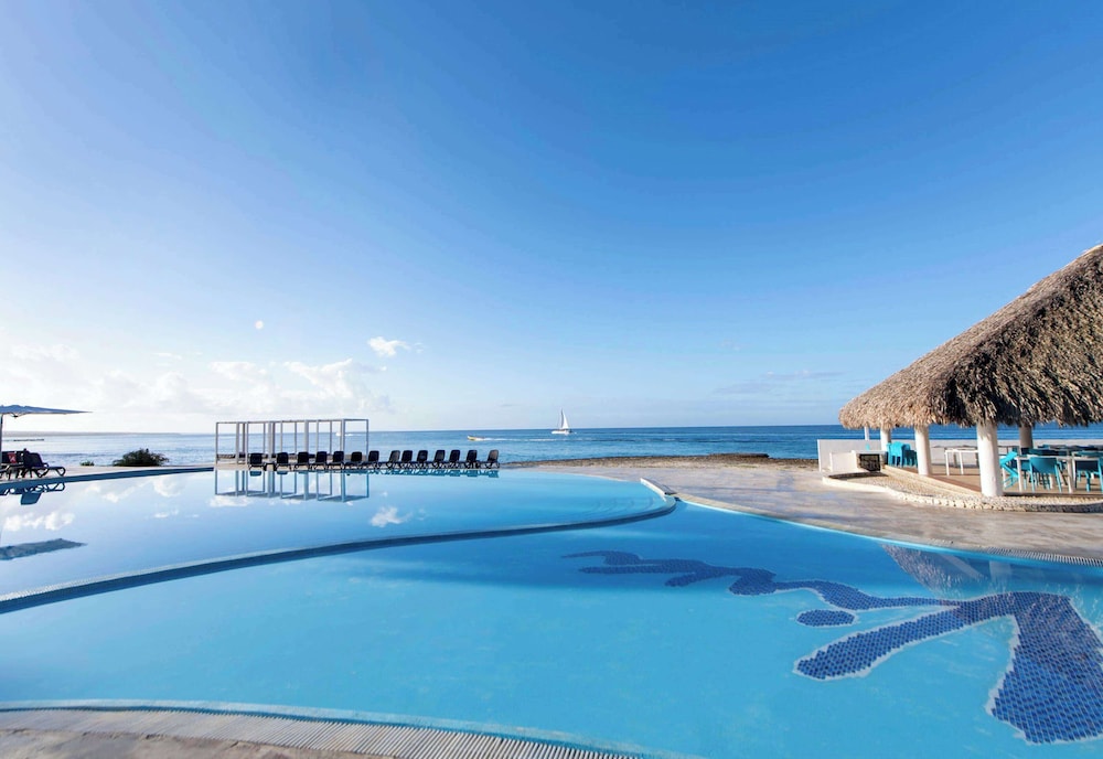 Viva Dominicus Beach by Wyndham, A Trademark All Inclusive — Swimming pool in Bayahibe, La Altagracia