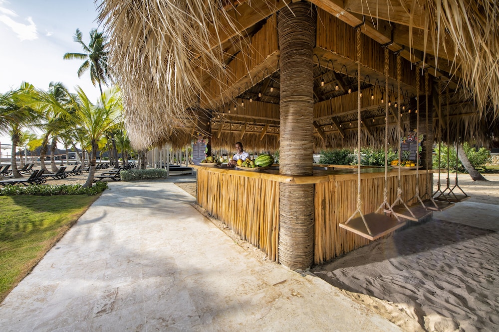 Viva Dominicus Beach by Wyndham, A Trademark All Inclusive — Restaurant & bars in Bayahibe, La Altagracia