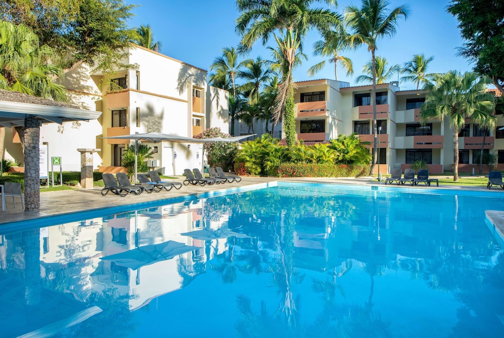 Viva Dominicus Beach by Wyndham, A Trademark All Inclusive — Swimming pool in Bayahibe, La Altagracia