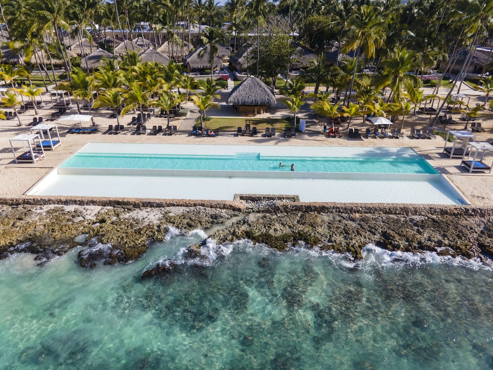 Viva Dominicus Beach by Wyndham, A Trademark All Inclusive — Swimming pool in Bayahibe, La Altagracia