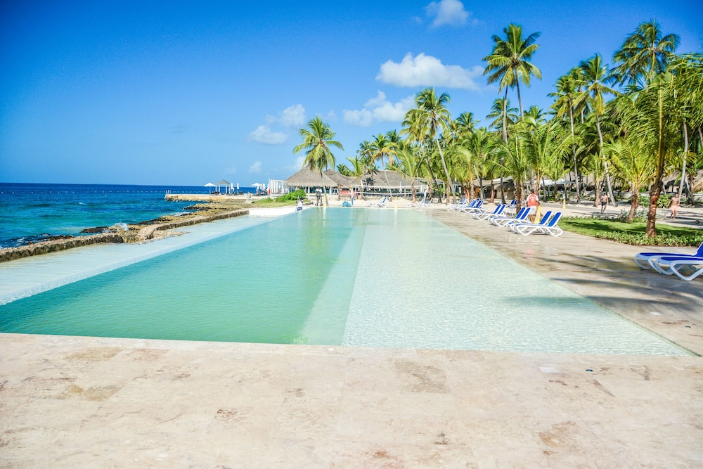 Viva Dominicus Beach by Wyndham, A Trademark All Inclusive — Swimming pool in Bayahibe, La Altagracia