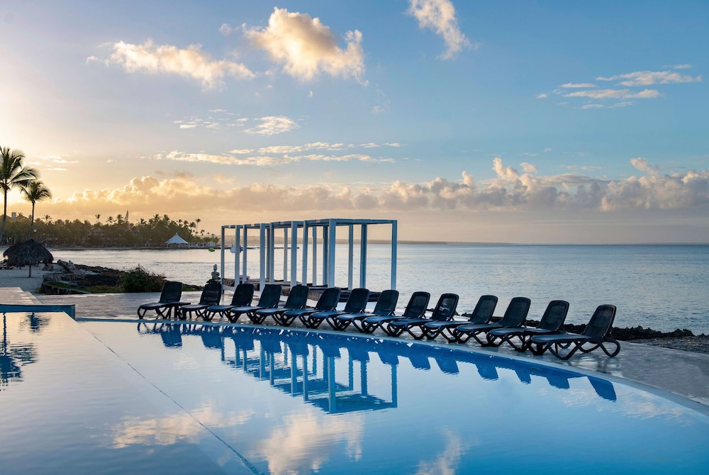 Viva Dominicus Beach by Wyndham, A Trademark All Inclusive — Swimming pool in Bayahibe, La Altagracia