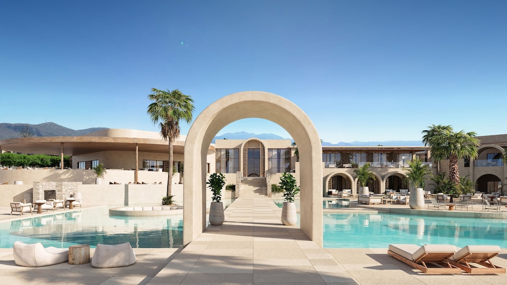 Nana Royal Premium Resort & Spa — Hotel building in Hersonissos