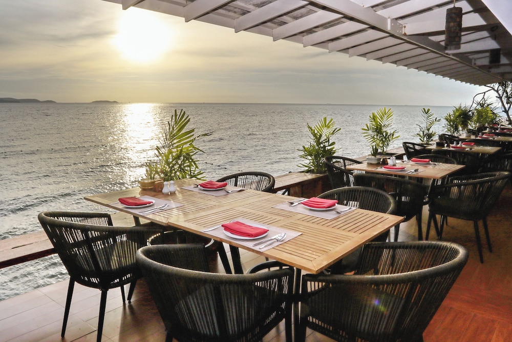 Royal Cliff Beach Hotel Pattaya — Restaurant & bars in Pattaya, Chonburi