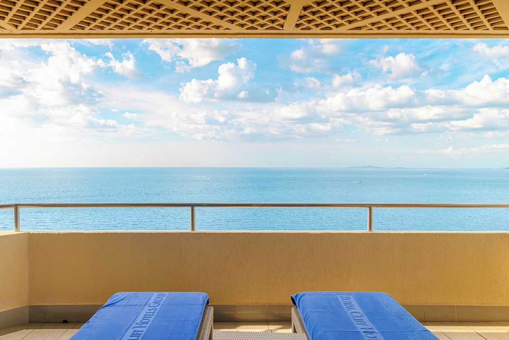 Royal Cliff Beach Hotel Pattaya — Hotel rooms in Pattaya, Chonburi