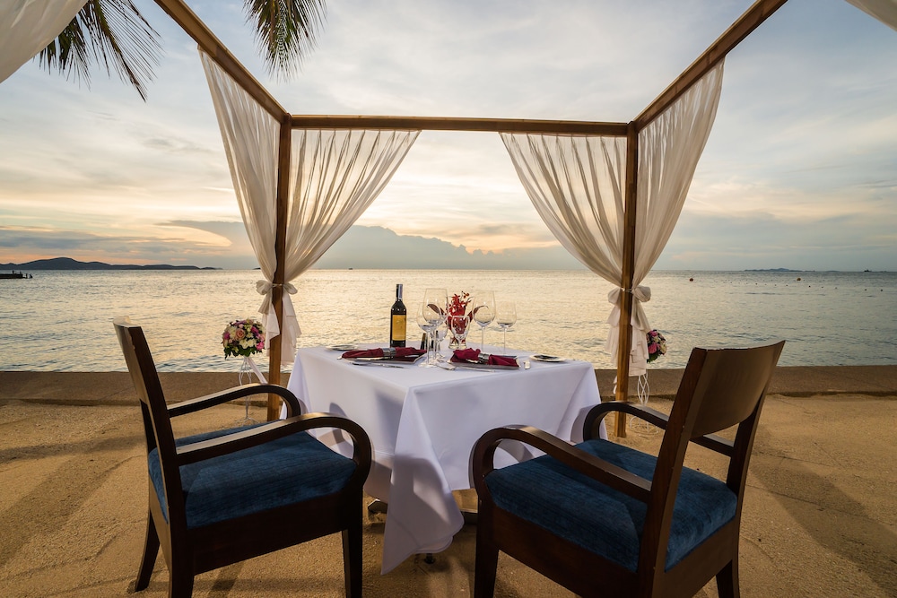 Royal Cliff Beach Hotel Pattaya — Restaurant & bars in Pattaya, Chonburi