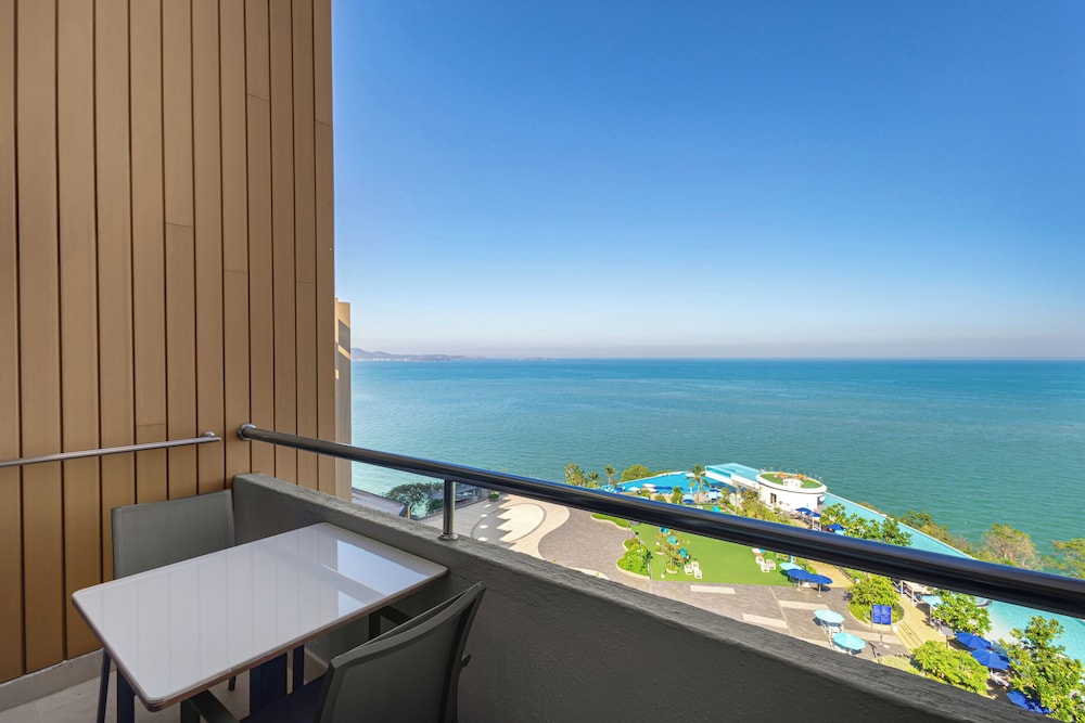 Royal Cliff Beach Hotel Pattaya — Hotel rooms in Pattaya, Chonburi
