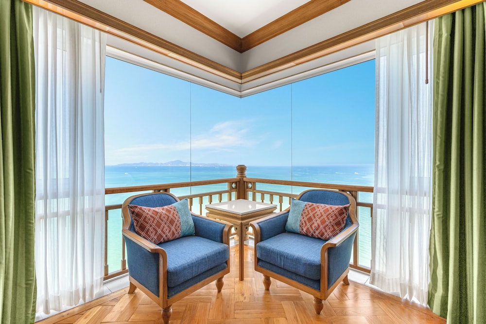 Royal Cliff Beach Hotel Pattaya — Hotel rooms in Pattaya, Chonburi