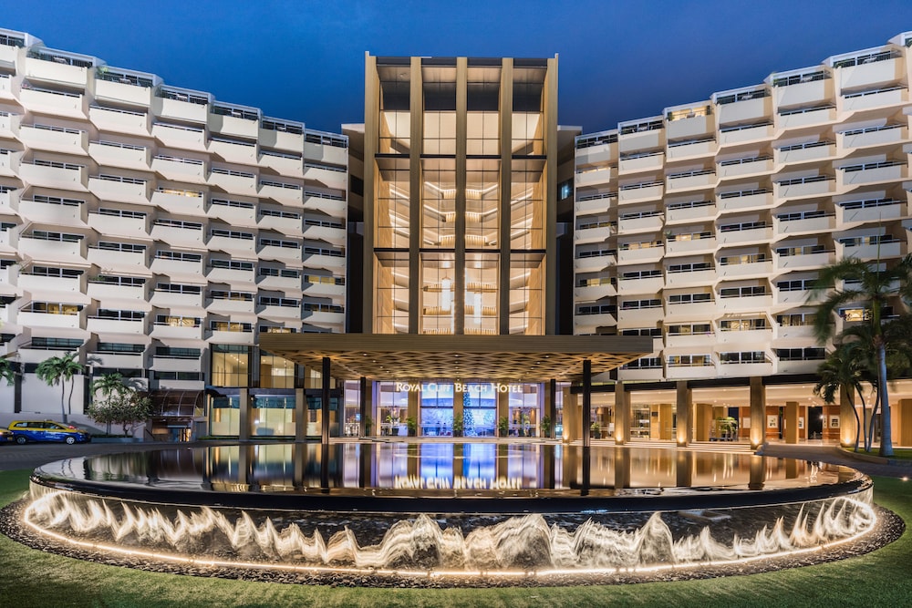 Royal Cliff Beach Hotel Pattaya — Hotel building in Pattaya, Chonburi