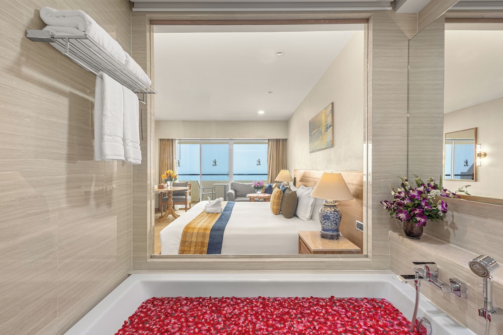 Royal Cliff Beach Hotel Pattaya — Hotel rooms in Pattaya, Chonburi
