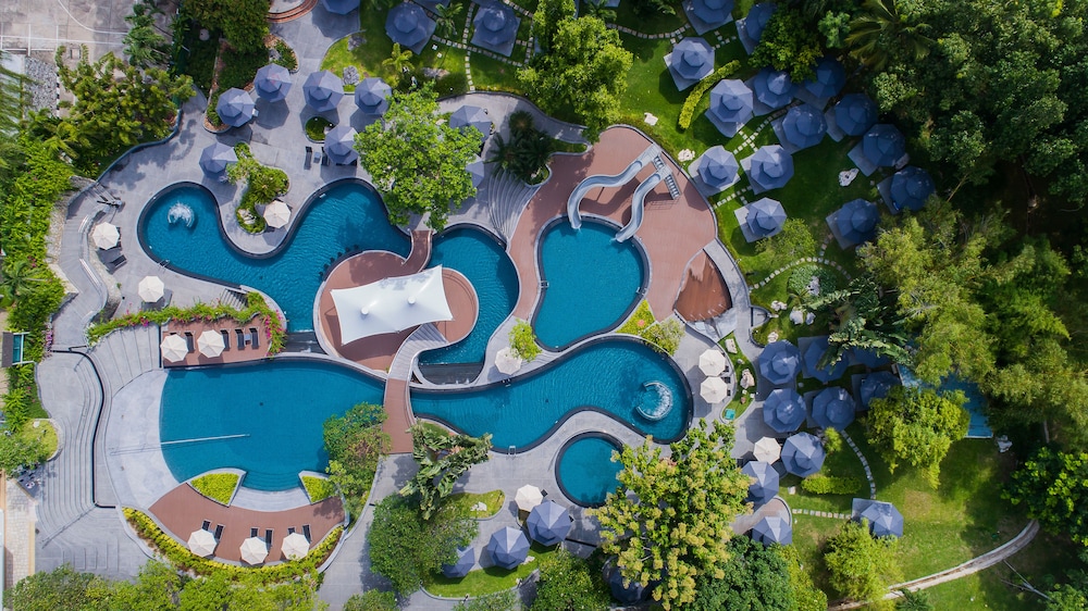 Royal Cliff Beach Hotel Pattaya — Swimming pool in Pattaya, Chonburi