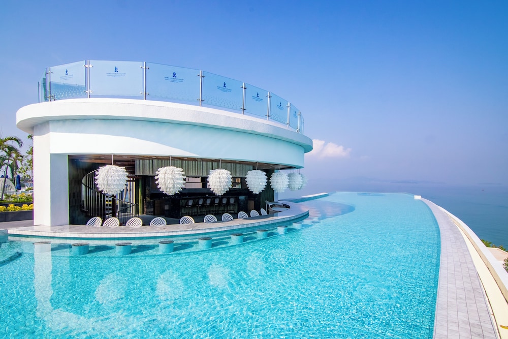 Royal Cliff Beach Hotel Pattaya — Swimming pool in Pattaya, Chonburi