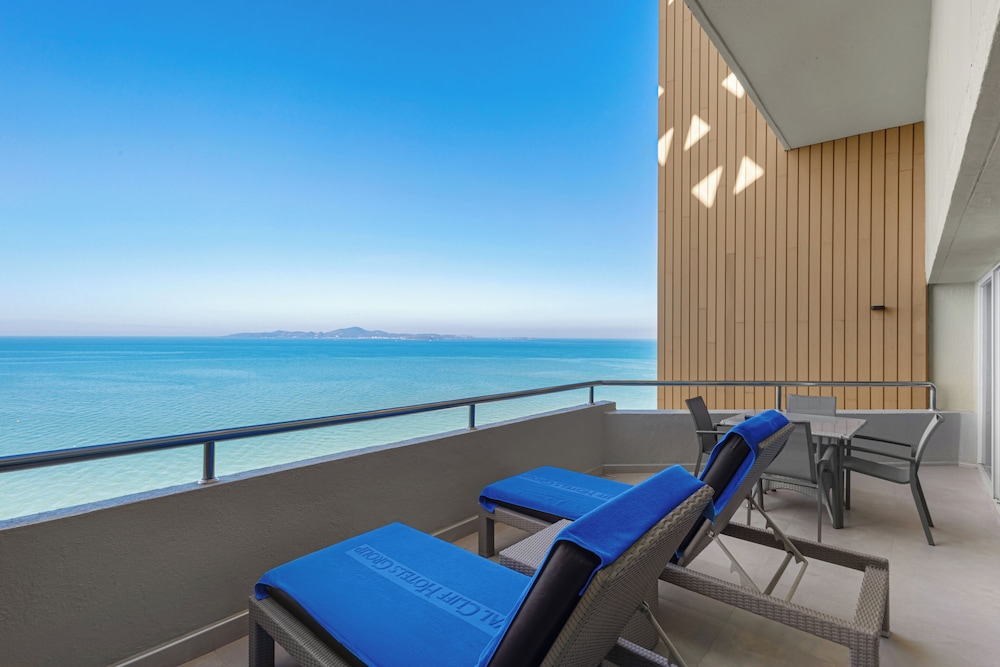 Royal Cliff Beach Hotel Pattaya — Hotel rooms in Pattaya, Chonburi