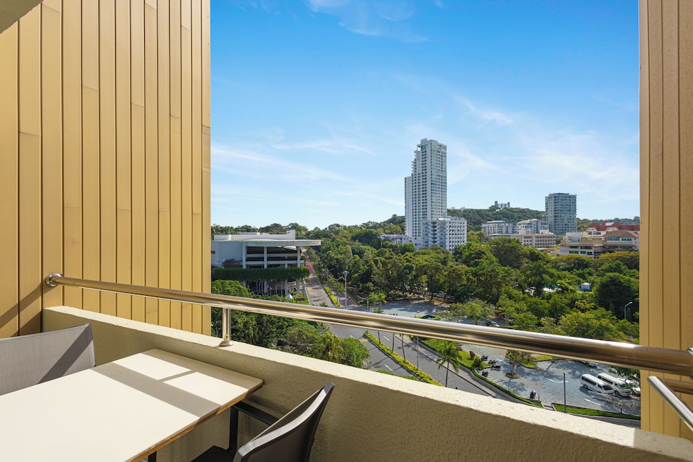 Royal Cliff Beach Hotel Pattaya — Hotel building in Pattaya, Chonburi