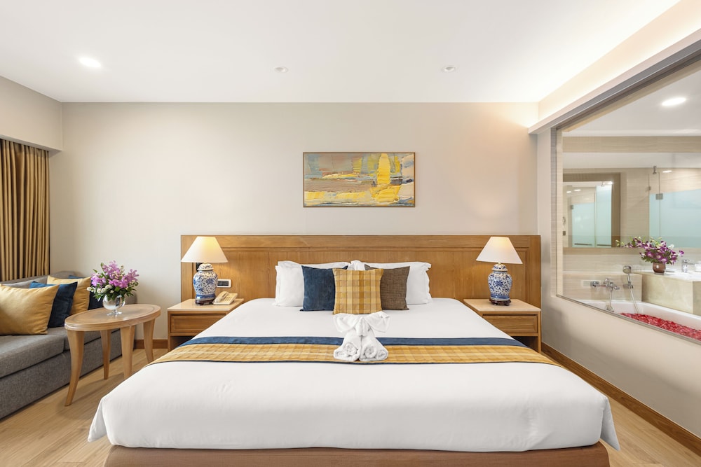 Royal Cliff Beach Hotel Pattaya — Hotel rooms in Pattaya, Chonburi