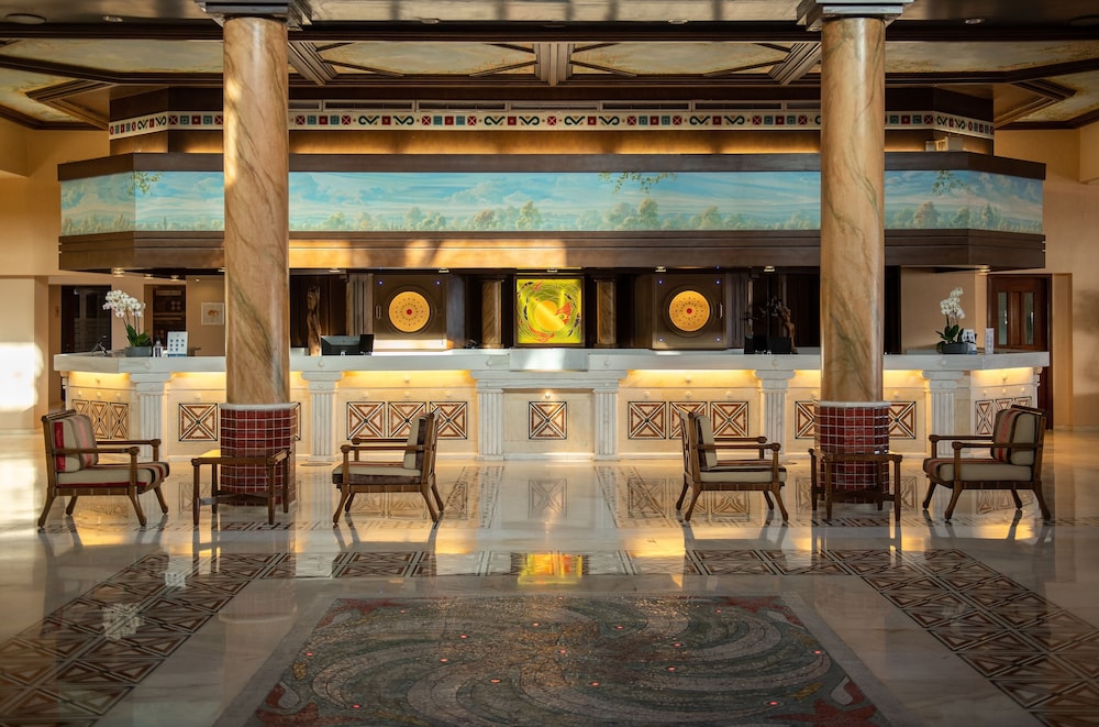 Mitsis Royal Mare — Hotel building in Hersonissos