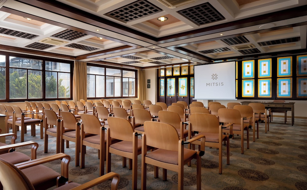 Mitsis Royal Mare — Hotel building in Hersonissos