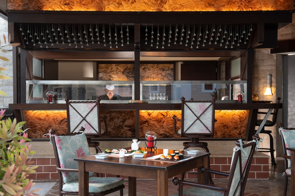 Mitsis Royal Mare — Restaurant & bars in Hersonissos