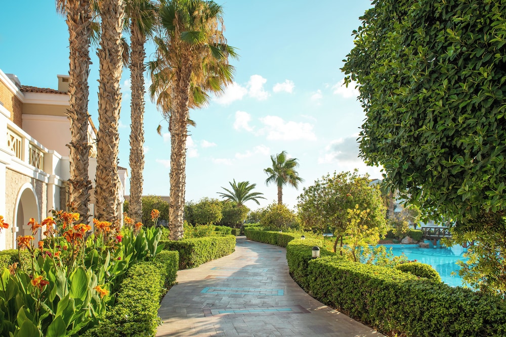 Mitsis Royal Mare — Swimming pool in Hersonissos