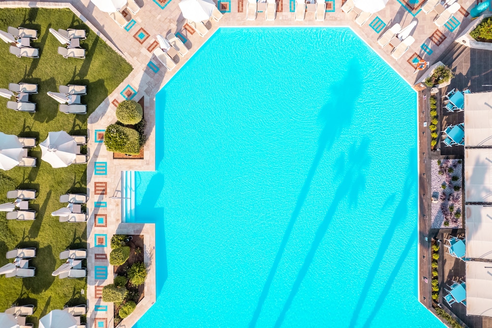 Mitsis Royal Mare — Swimming pool in Hersonissos