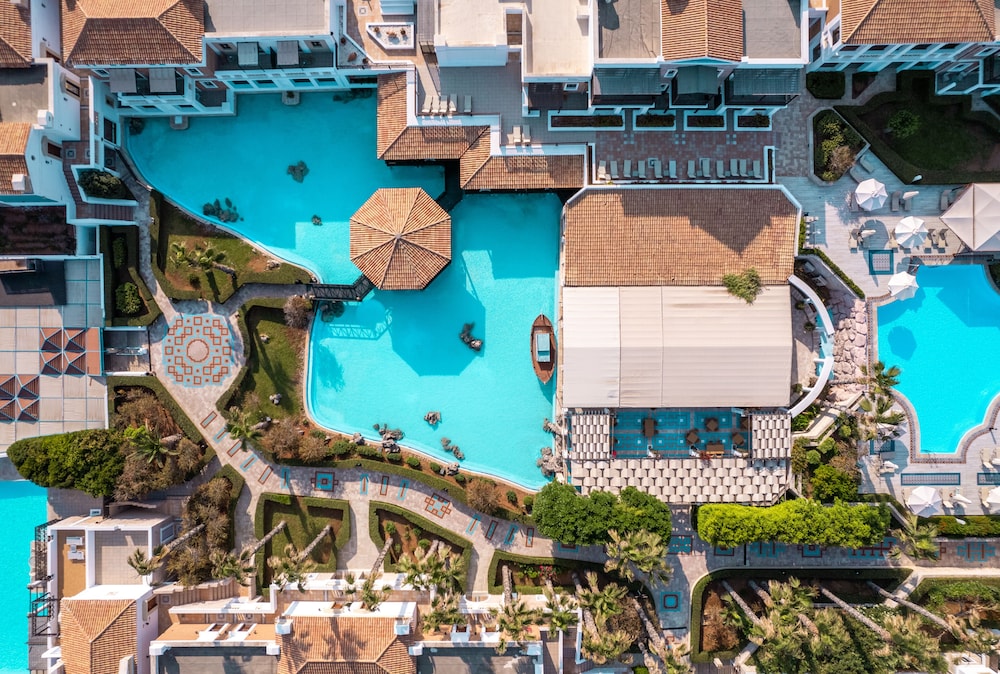 Mitsis Royal Mare — Swimming pool in Hersonissos