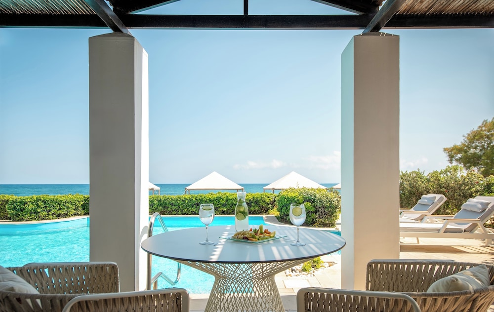 Mitsis Royal Mare — Swimming pool in Hersonissos