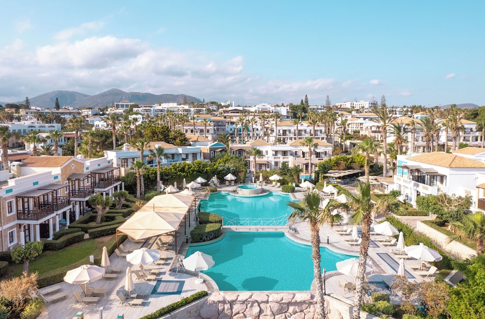 Mitsis Royal Mare — Swimming pool in Hersonissos