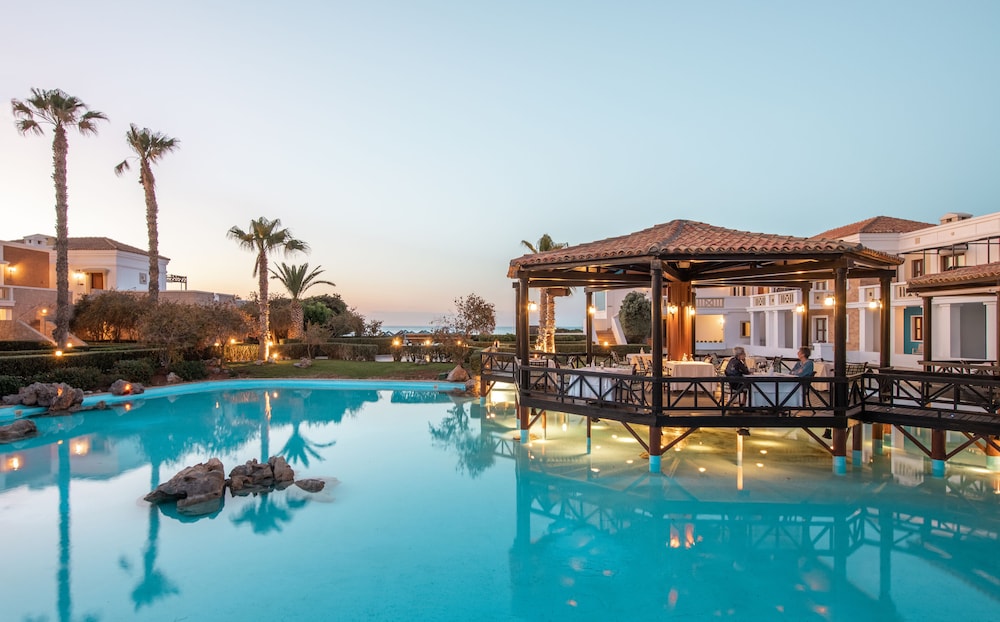 Mitsis Royal Mare — Swimming pool in Hersonissos