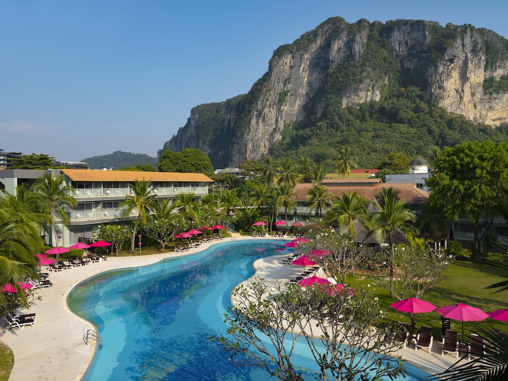 Aonang Villa Resort l Lifestyle Beachfront Resort — Swimming pool in Ao Nang, Krabi