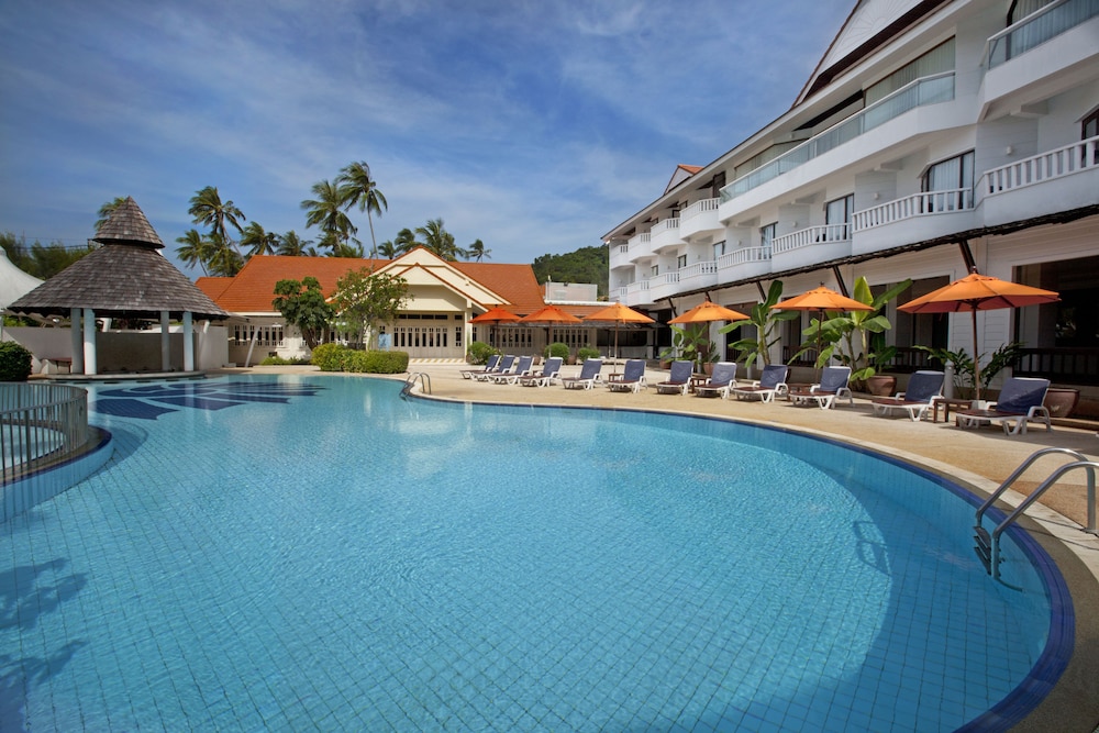 Aonang Villa Resort l Lifestyle Beachfront Resort — Swimming pool in Ao Nang, Krabi