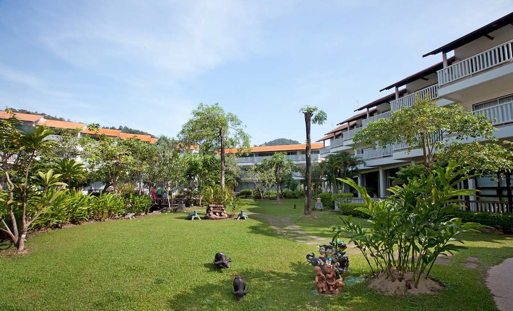Aonang Villa Resort l Lifestyle Beachfront Resort — Hotel building in Ao Nang, Krabi