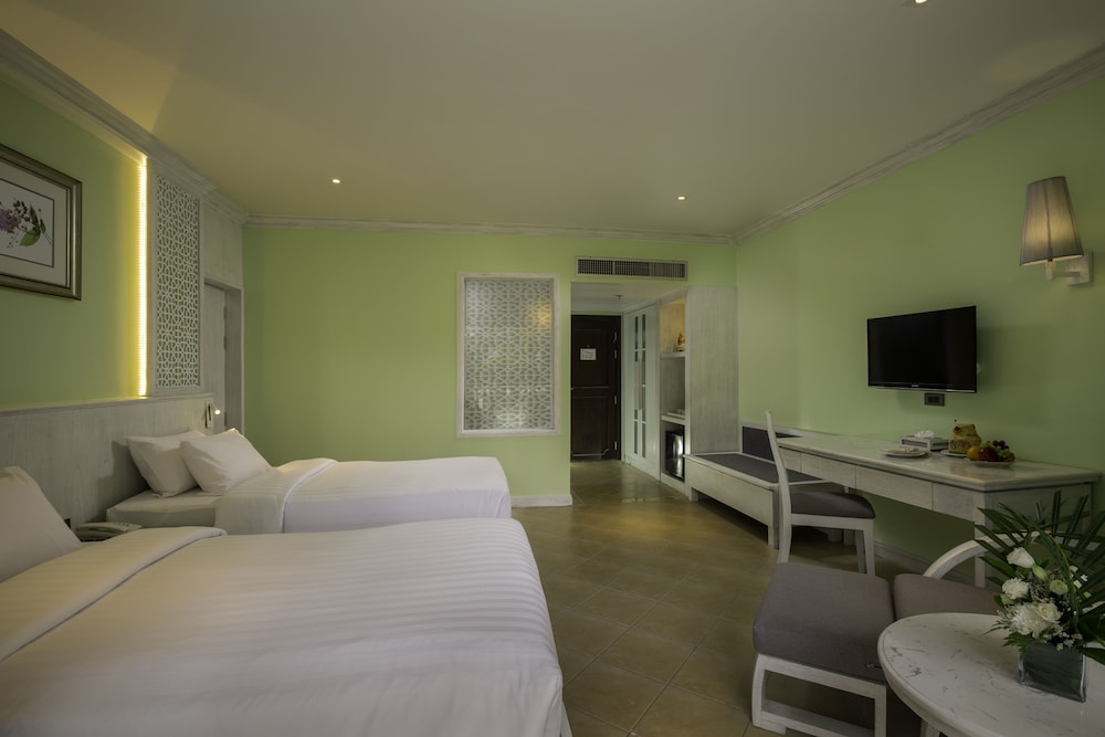 Aonang Villa Resort l Lifestyle Beachfront Resort — Hotel rooms in Ao Nang, Krabi
