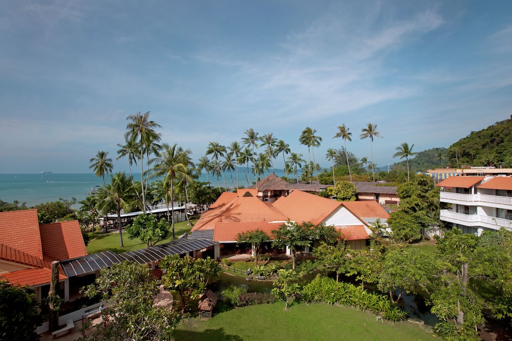 Aonang Villa Resort l Lifestyle Beachfront Resort — Hotel building in Ao Nang, Krabi