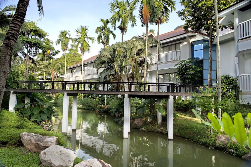 Aonang Villa Resort l Lifestyle Beachfront Resort — Hotel building in Ao Nang, Krabi