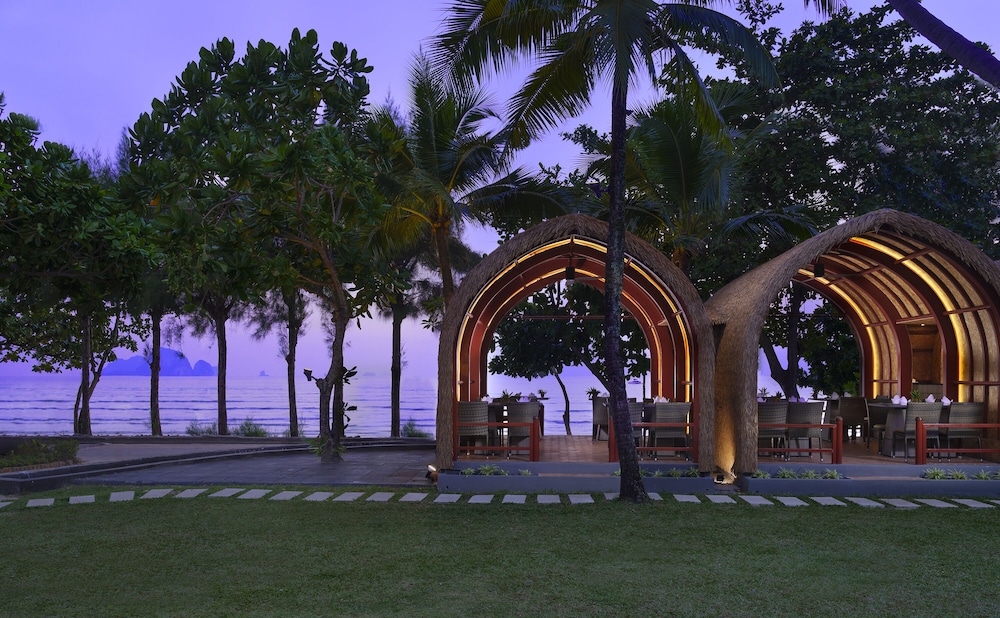Aonang Villa Resort l Lifestyle Beachfront Resort — Restaurant & bars in Ao Nang, Krabi