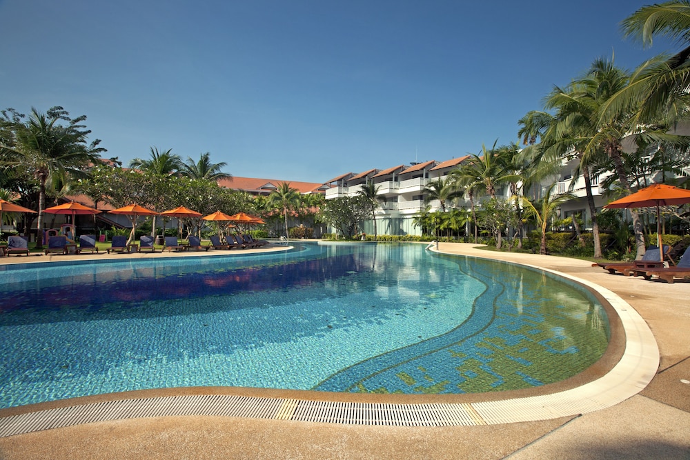 Aonang Villa Resort l Lifestyle Beachfront Resort — Swimming pool in Ao Nang, Krabi
