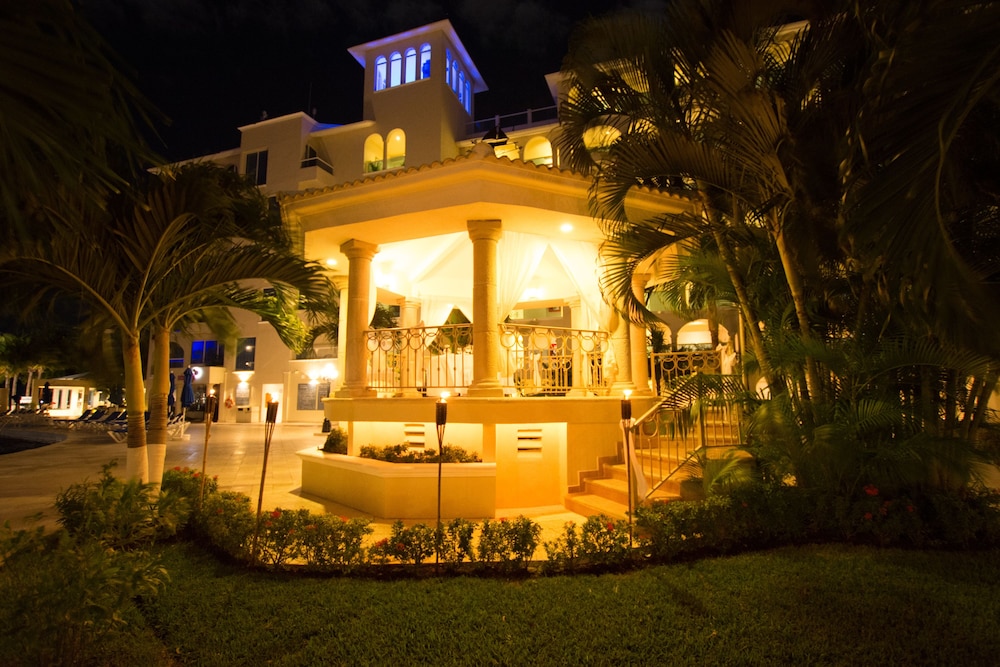 Occidental Costa Cancún All Inclusive — Hotel building in Cancun, Quintana Roo