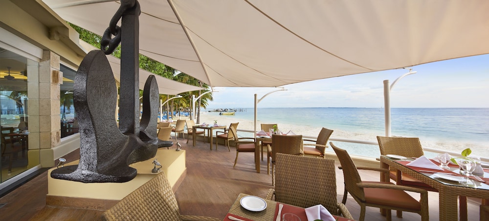 Occidental Costa Cancún All Inclusive — Restaurant & bars in Cancun, Quintana Roo