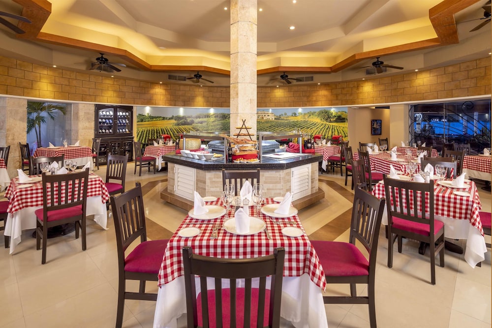Occidental Costa Cancún All Inclusive — Restaurant & bars in Cancun, Quintana Roo