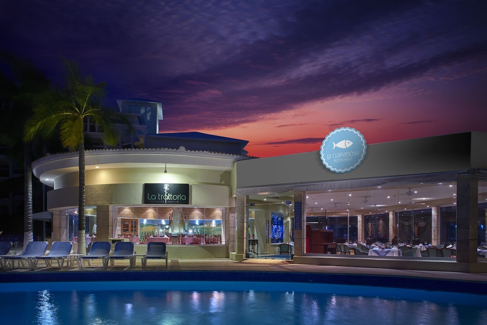 Occidental Costa Cancún All Inclusive — Restaurant & bars in Cancun, Quintana Roo