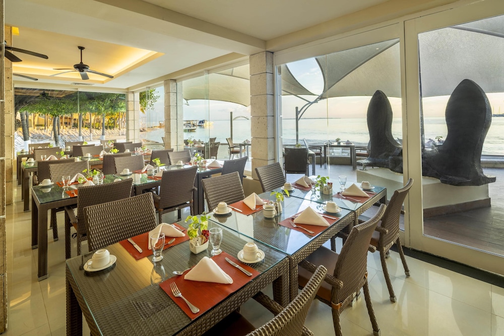 Occidental Costa Cancún All Inclusive — Restaurant & bars in Cancun, Quintana Roo