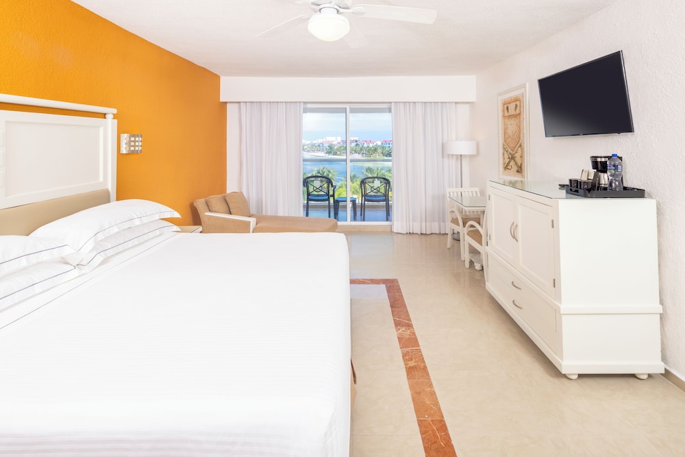 Occidental Costa Cancún All Inclusive — Hotel rooms in Cancun, Quintana Roo