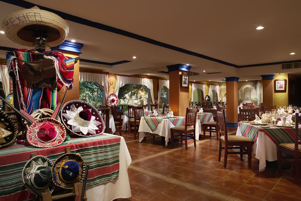 Occidental Costa Cancún All Inclusive — Restaurant & bars in Cancun, Quintana Roo