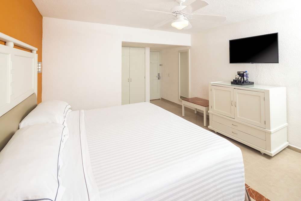 Occidental Costa Cancún All Inclusive — Hotel rooms in Cancun, Quintana Roo