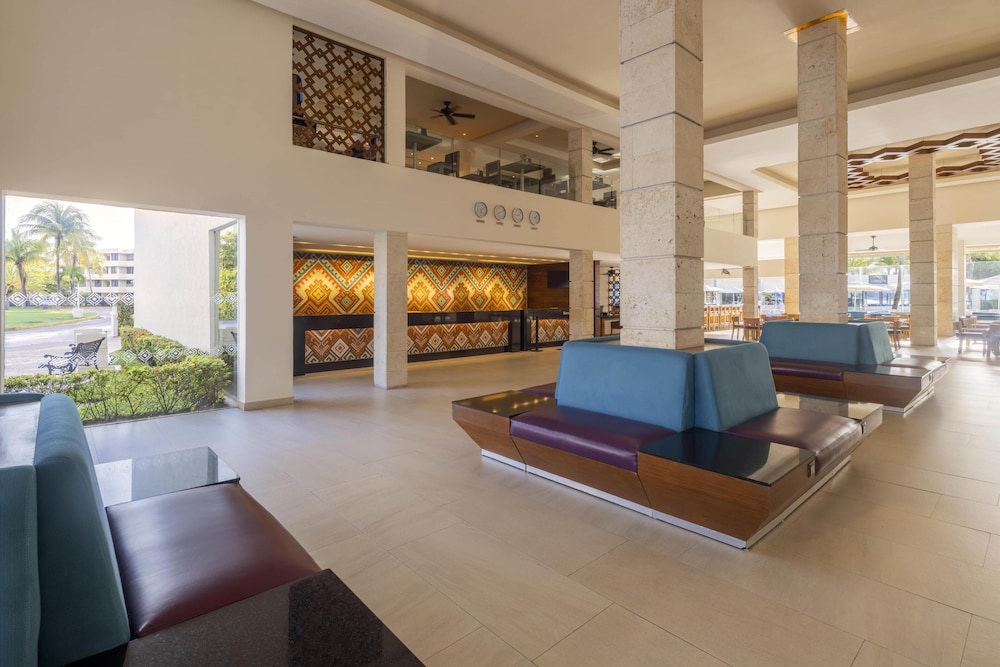 Occidental Costa Cancún All Inclusive — Hotel building in Cancun, Quintana Roo