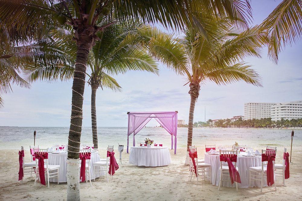 Occidental Costa Cancún All Inclusive — Beach in Cancun, Quintana Roo