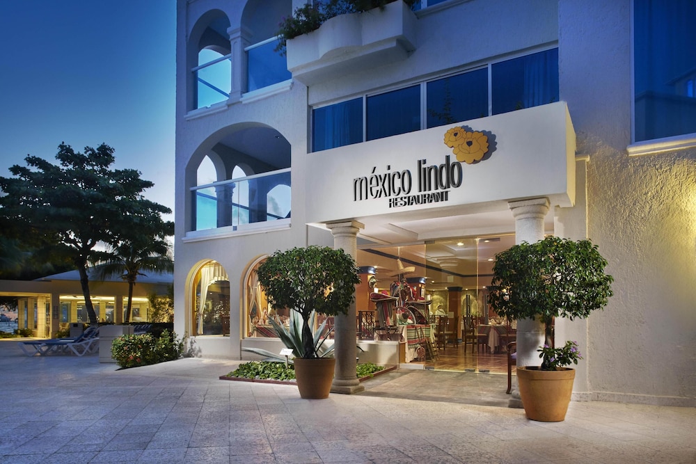 Occidental Costa Cancún All Inclusive — Restaurant & bars in Cancun, Quintana Roo