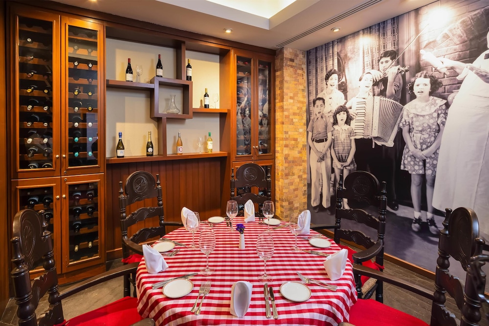 Occidental Tucancún All Inclusive — Restaurant & bars in Cancun, Quintana Roo